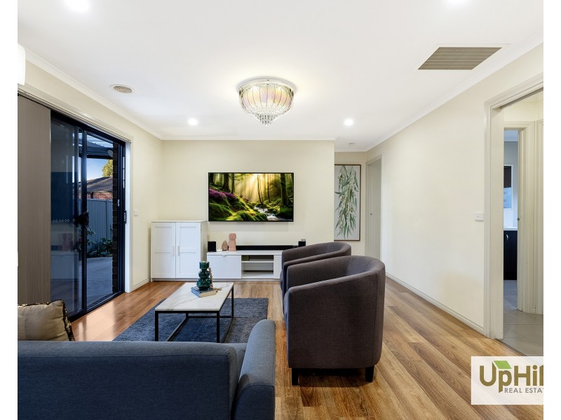 40 TYNDALL ST, Cranbourne East VIC 3977