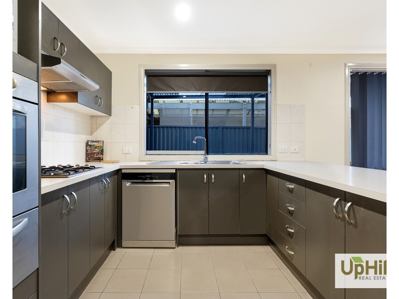 40 TYNDALL ST, Cranbourne East VIC 3977