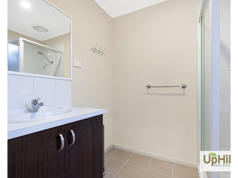 40 TYNDALL ST, Cranbourne East VIC 3977