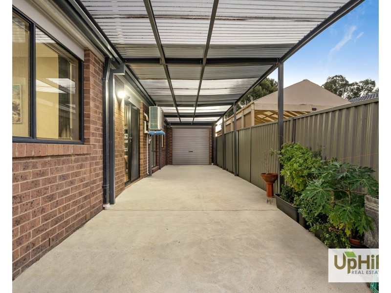 40 TYNDALL ST, Cranbourne East VIC 3977