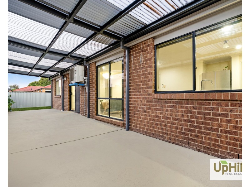 40 TYNDALL ST, Cranbourne East VIC 3977