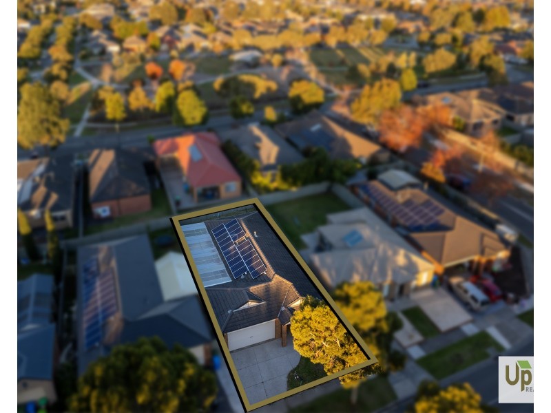 40 TYNDALL ST, Cranbourne East VIC 3977
