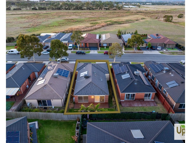 52 Tangemere Way, Cranbourne East VIC 3977