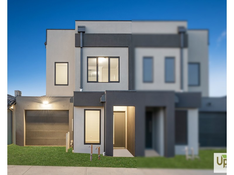 32 Keskadale Way, Clyde North VIC 3978