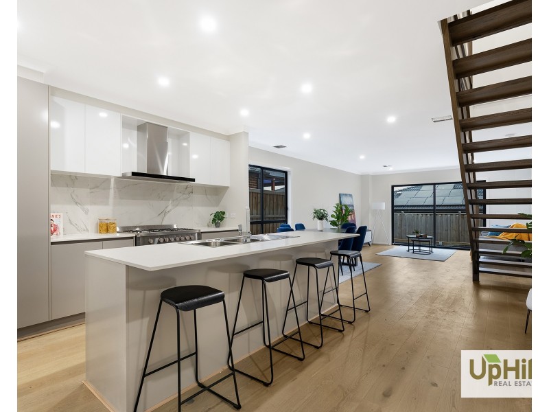 32 Keskadale Way, Clyde North VIC 3978