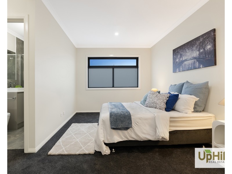 32 Keskadale Way, Clyde North VIC 3978