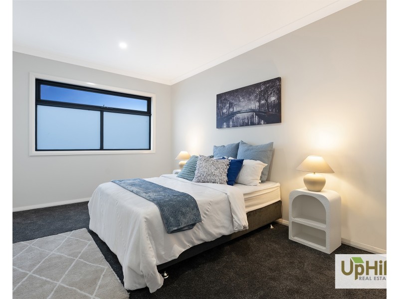 32 Keskadale Way, Clyde North VIC 3978