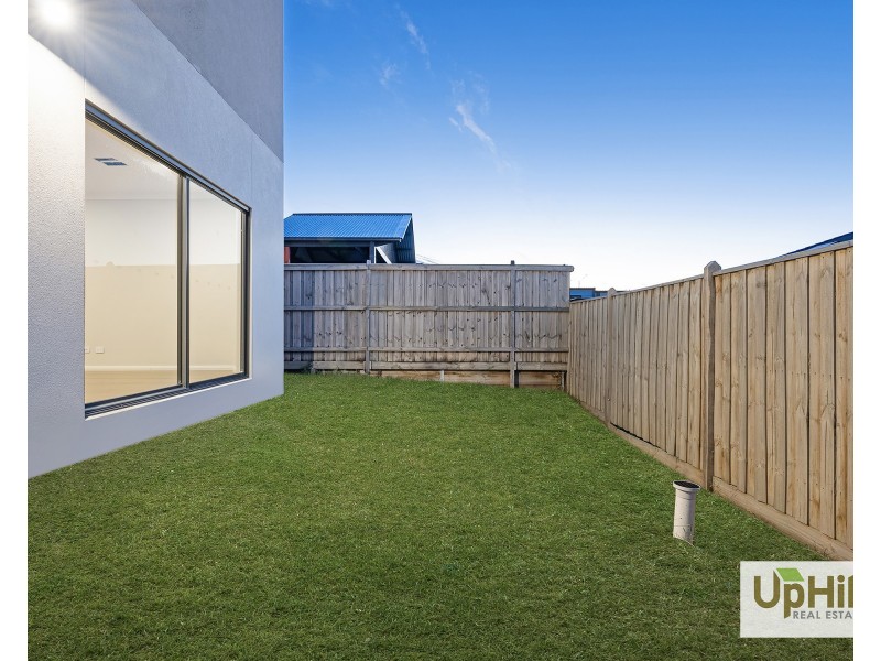 32 Keskadale Way, Clyde North VIC 3978