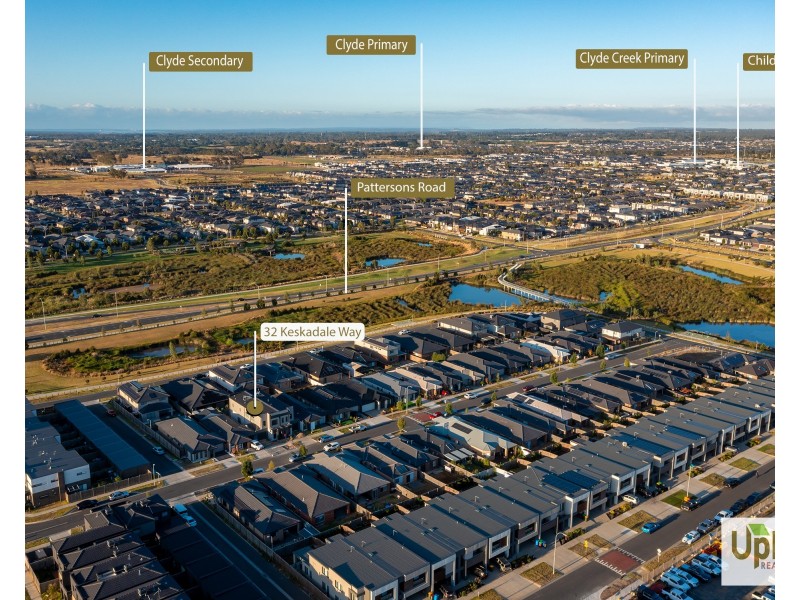 32 Keskadale Way, Clyde North VIC 3978