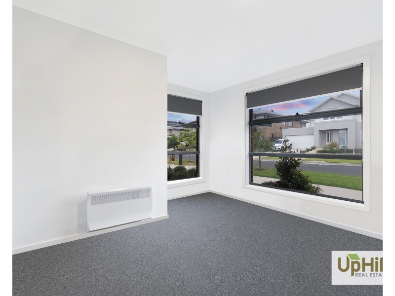 1 Monterey Loop, Clyde VIC 3978