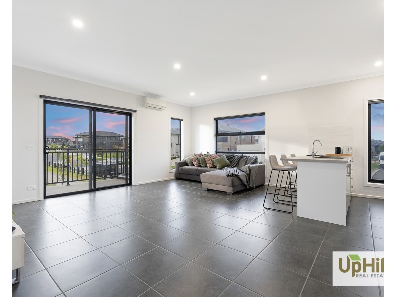 1 Monterey Loop, Clyde VIC 3978