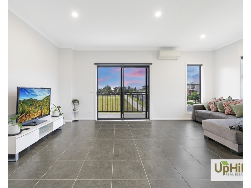 1 Monterey Loop, Clyde VIC 3978