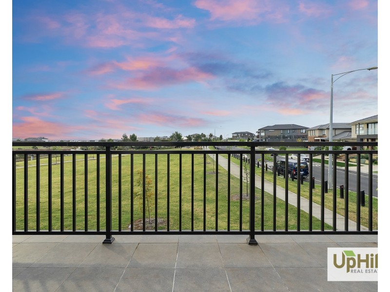 1 Monterey Loop, Clyde VIC 3978