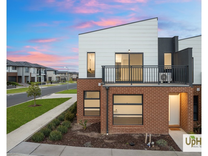 1 Monterey Loop, Clyde VIC 3978