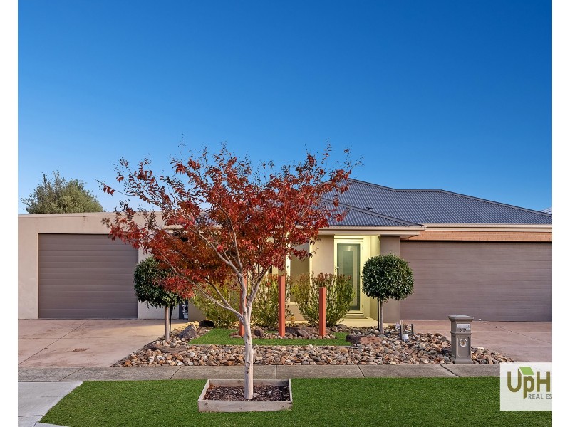 32 Trainers Way, Clyde North VIC 3978