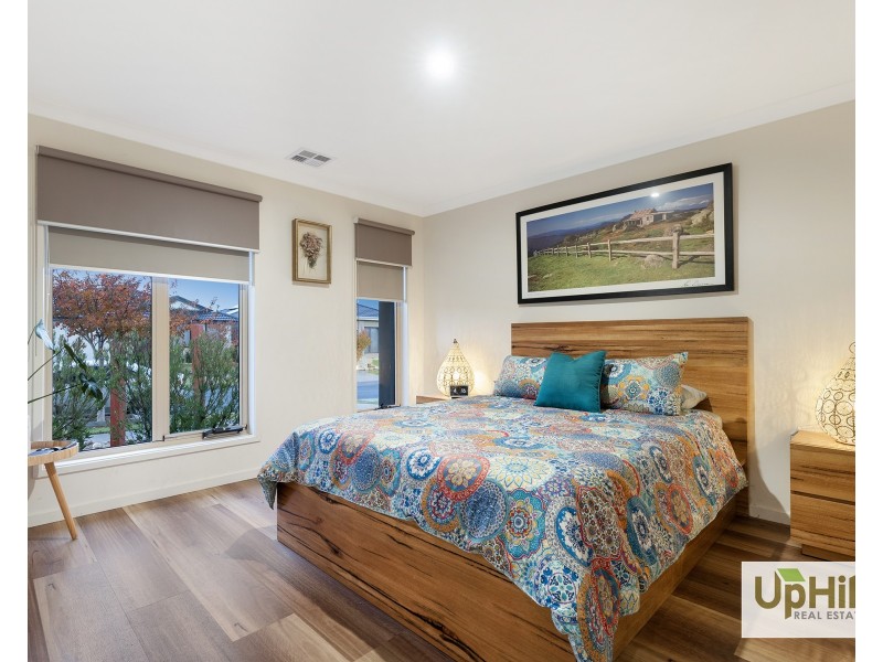 32 Trainers Way, Clyde North VIC 3978