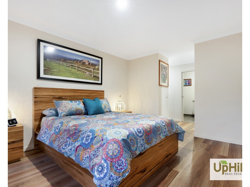 32 Trainers Way, Clyde North VIC 3978