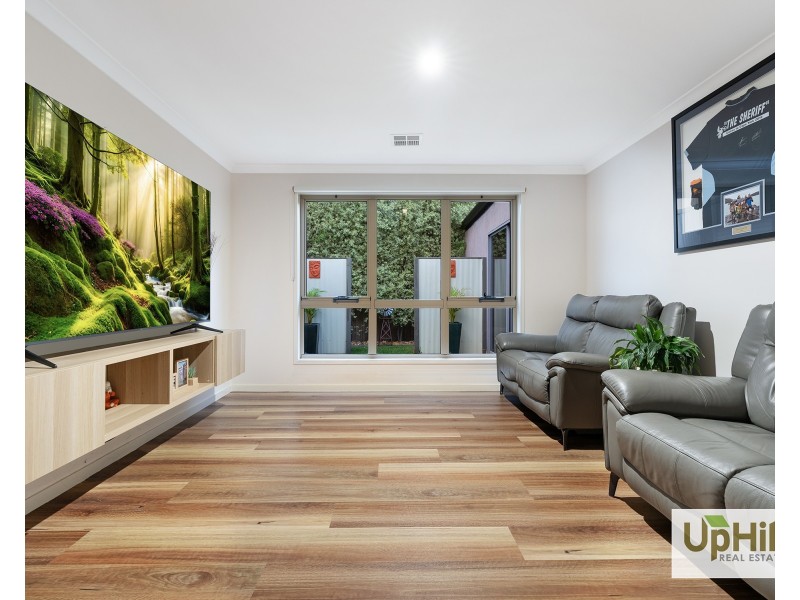 32 Trainers Way, Clyde North VIC 3978