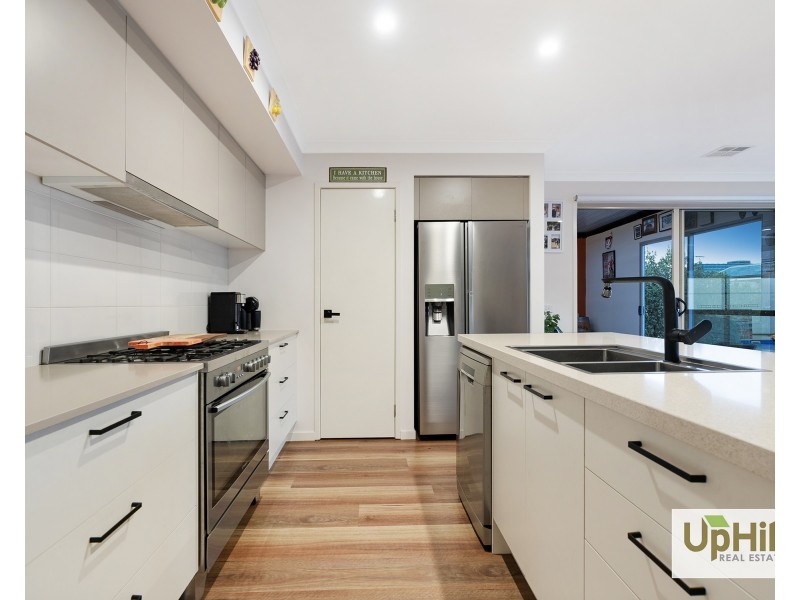 32 Trainers Way, Clyde North VIC 3978