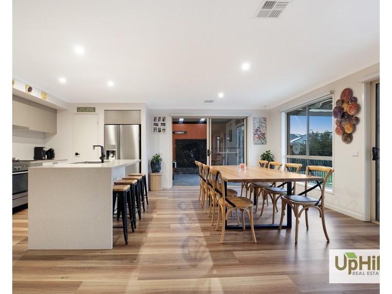 32 Trainers Way, Clyde North VIC 3978