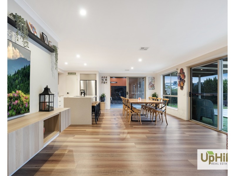 32 Trainers Way, Clyde North VIC 3978