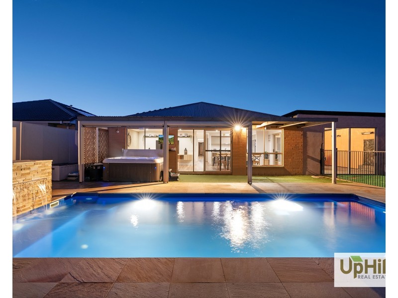 32 Trainers Way, Clyde North VIC 3978