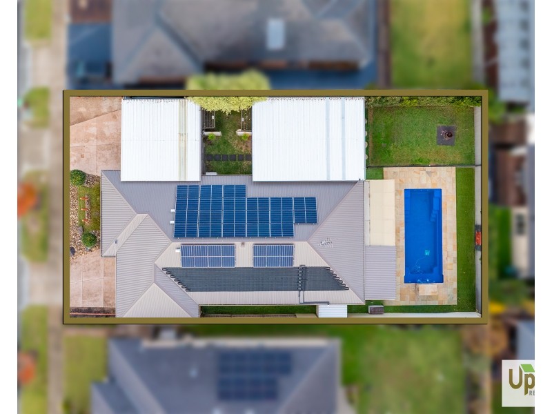 32 Trainers Way, Clyde North VIC 3978