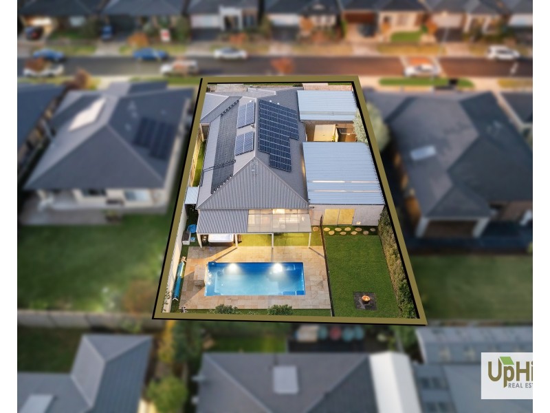 32 Trainers Way, Clyde North VIC 3978