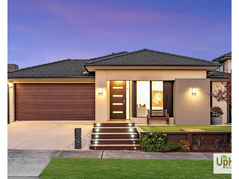 18 Calibre Circuit, Clyde North VIC 3978