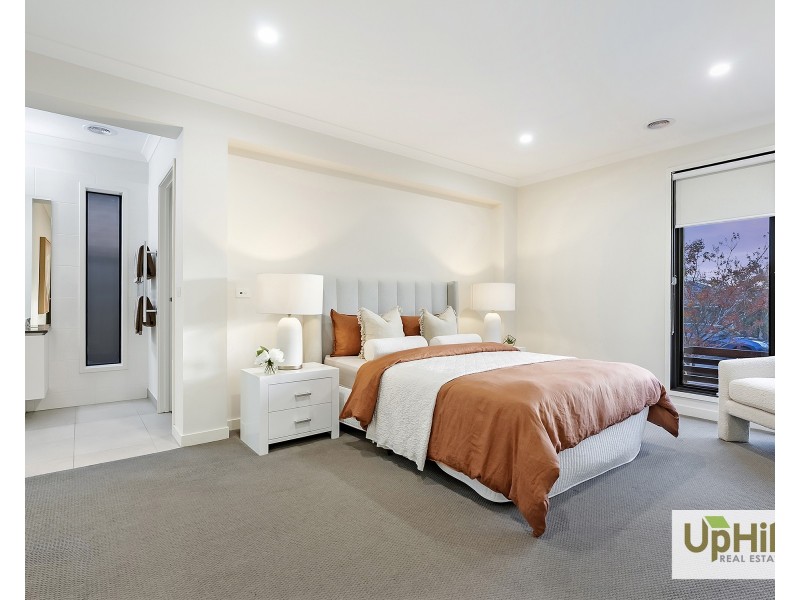18 Calibre Circuit, Clyde North VIC 3978