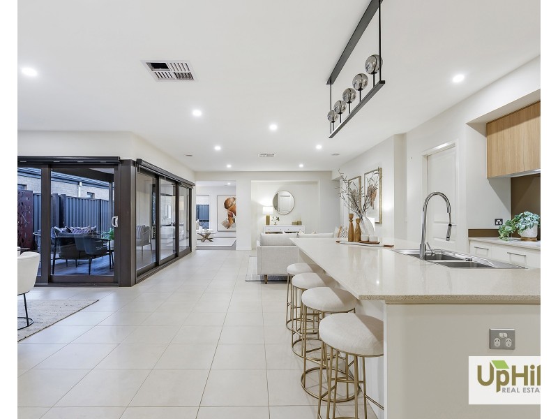 18 Calibre Circuit, Clyde North VIC 3978
