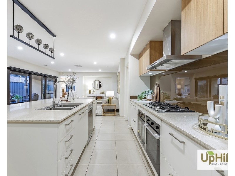 18 Calibre Circuit, Clyde North VIC 3978
