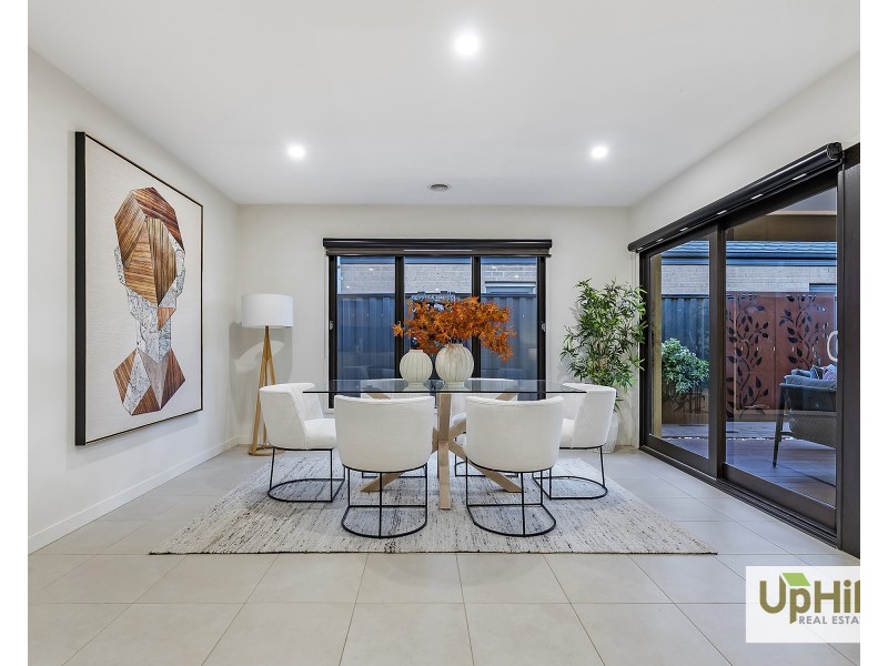 18 Calibre Circuit, Clyde North VIC 3978