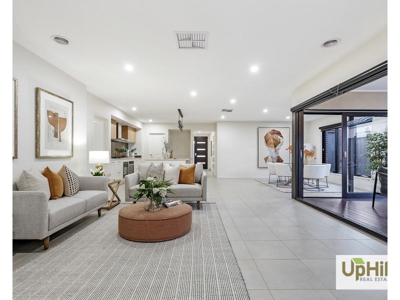 18 Calibre Circuit, Clyde North VIC 3978