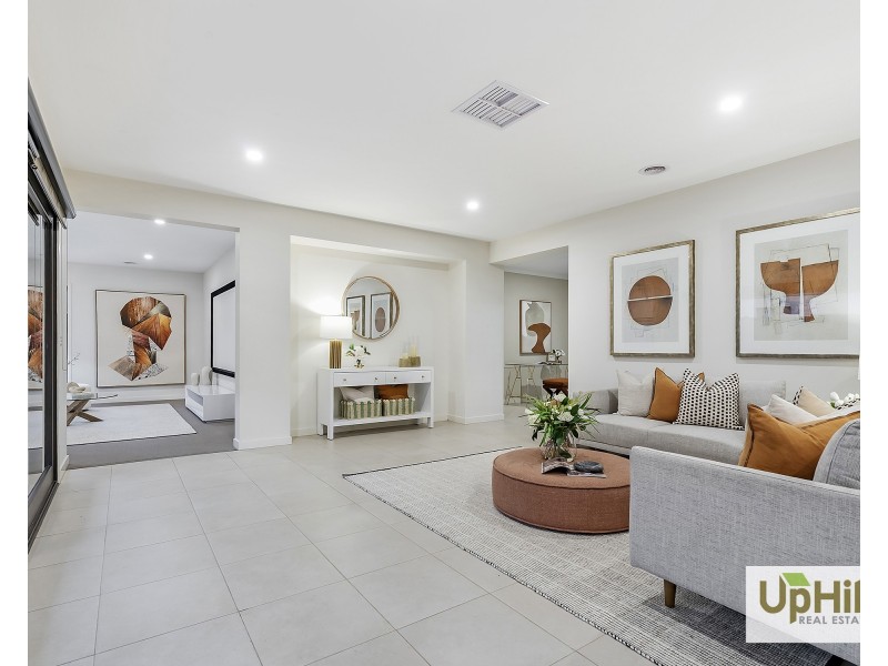 18 Calibre Circuit, Clyde North VIC 3978