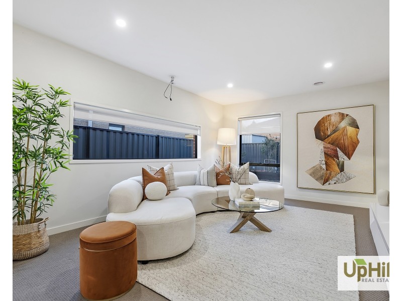 18 Calibre Circuit, Clyde North VIC 3978