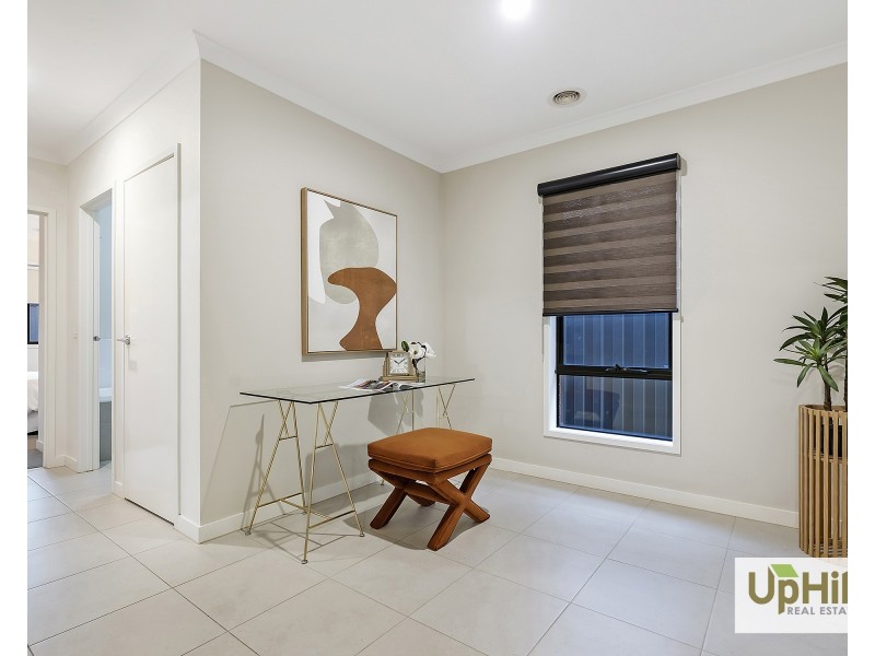 18 Calibre Circuit, Clyde North VIC 3978