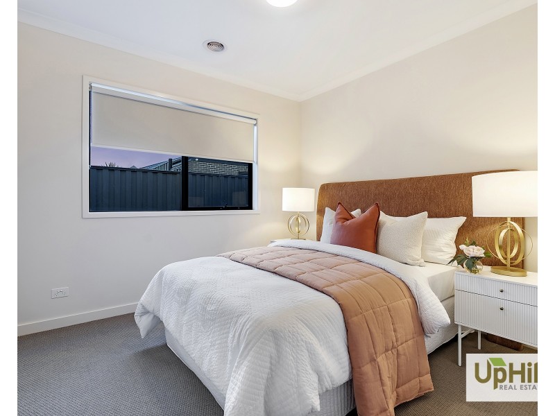 18 Calibre Circuit, Clyde North VIC 3978