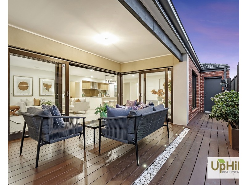 18 Calibre Circuit, Clyde North VIC 3978