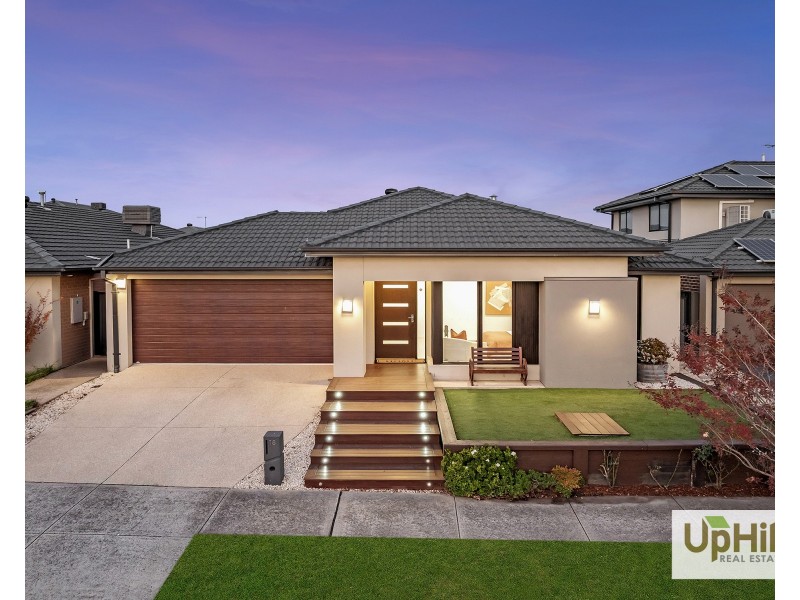 18 Calibre Circuit, Clyde North VIC 3978