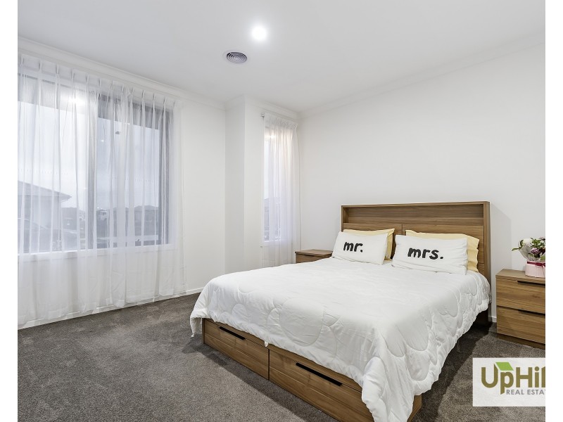 12 Luxembourg Avenue, Clyde North VIC 3978