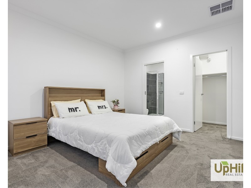 12 Luxembourg Avenue, Clyde North VIC 3978