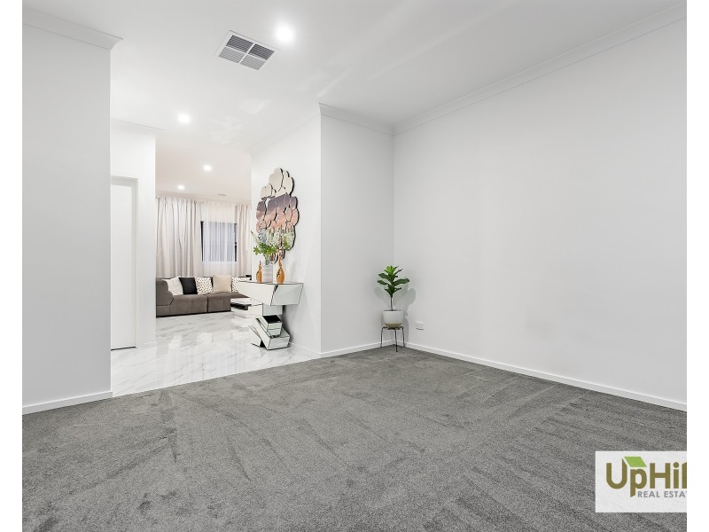 12 Luxembourg Avenue, Clyde North VIC 3978