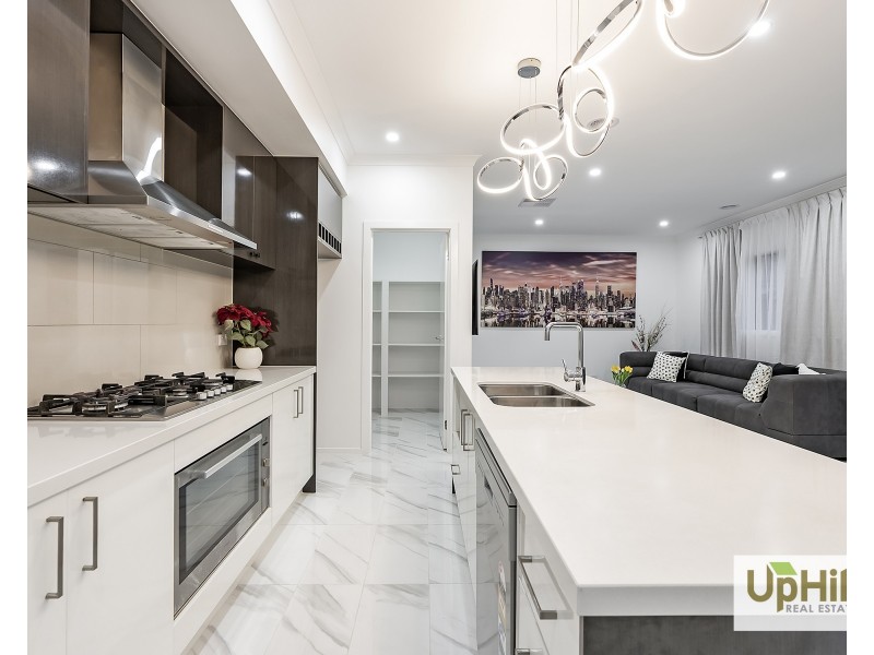 12 Luxembourg Avenue, Clyde North VIC 3978