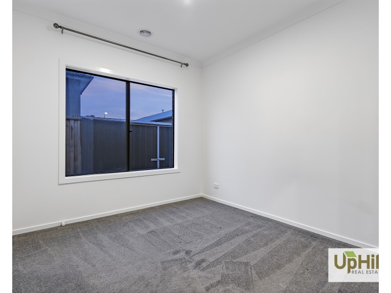 12 Luxembourg Avenue, Clyde North VIC 3978