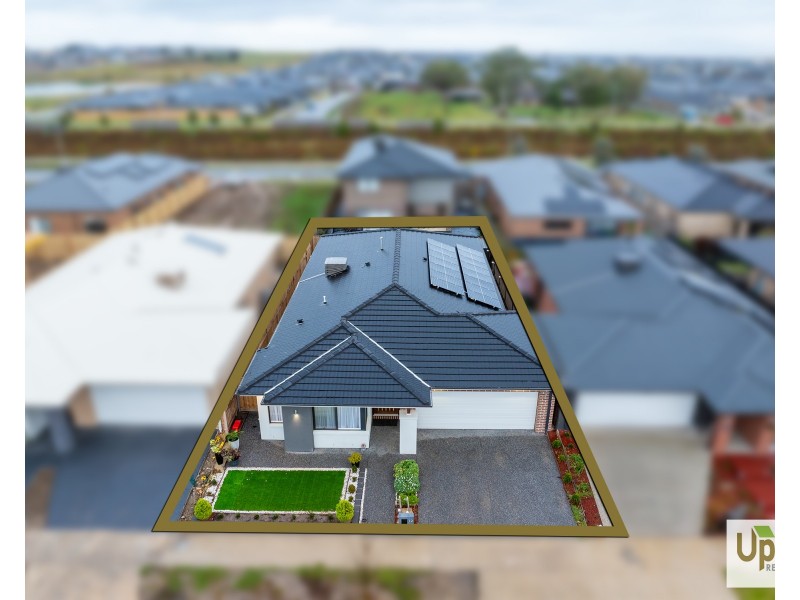 12 Luxembourg Avenue, Clyde North VIC 3978