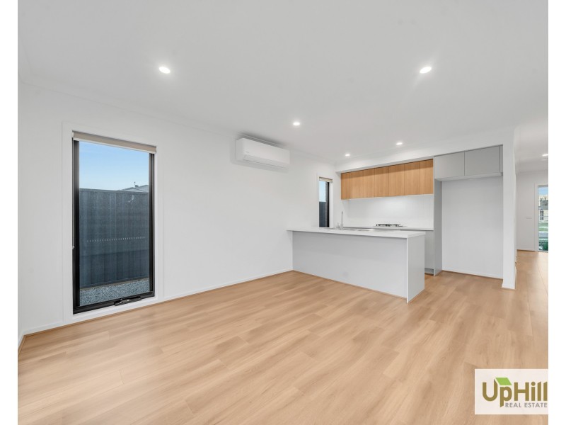 7 Garda Walk, Clyde VIC 3978