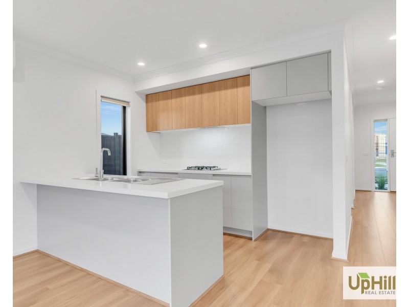 7 Garda Walk, Clyde VIC 3978