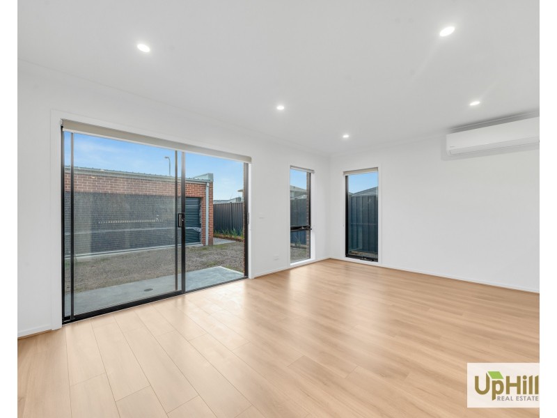 7 Garda Walk, Clyde VIC 3978
