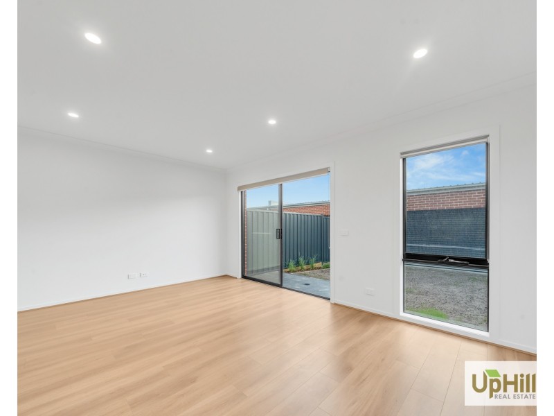 7 Garda Walk, Clyde VIC 3978